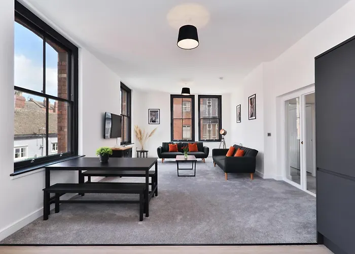 Apt 3, 15 West Street