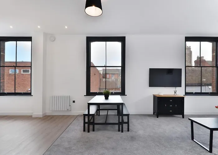 Apt 3, 15 West Street