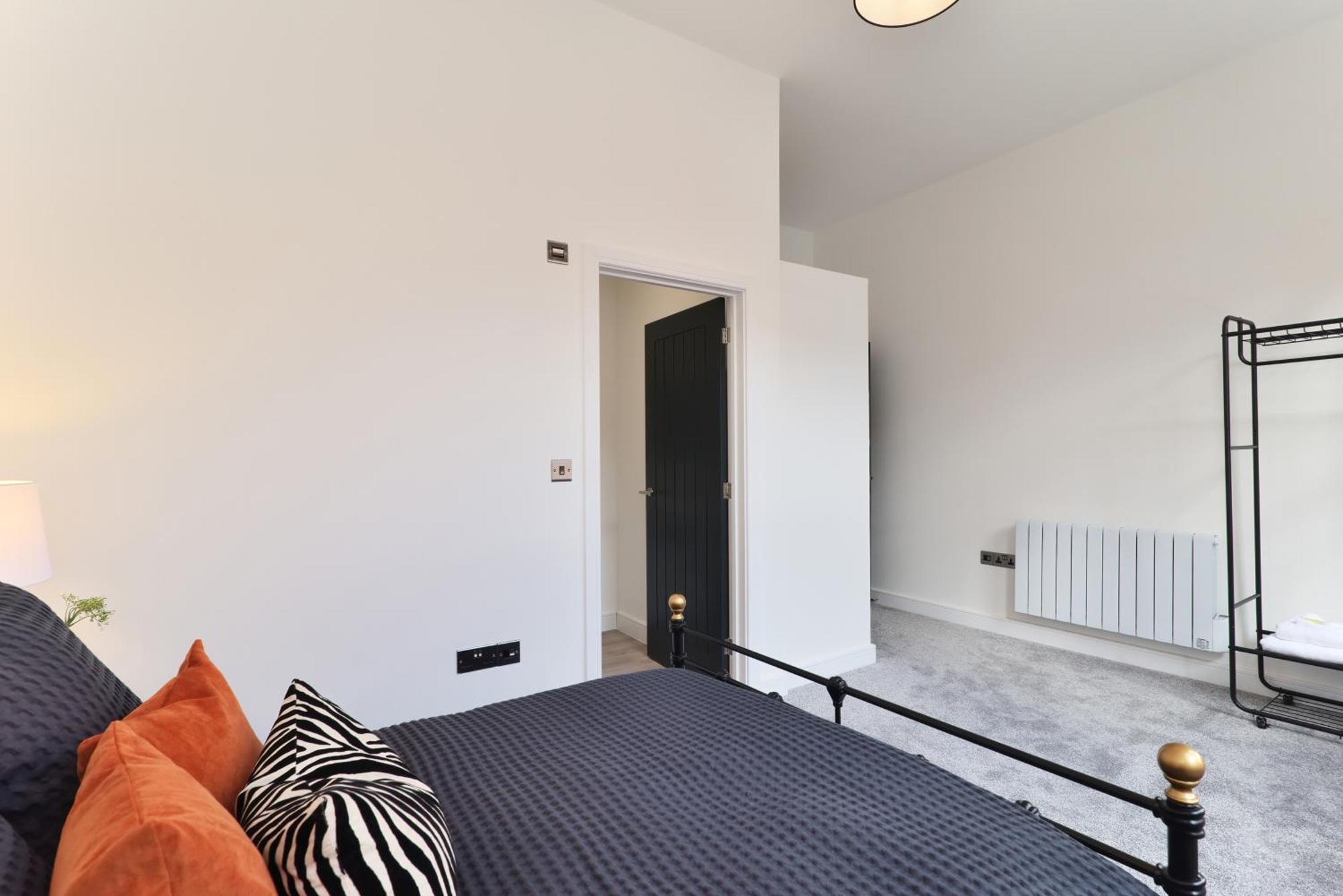 3, 15 West Street Apartment